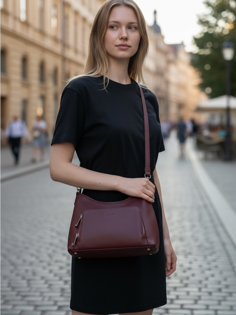 Befen Pebbled Leather Shoulder Bag in Burgundy Red - Picture 4 of 16